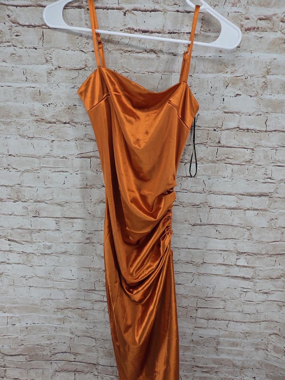 Celebrity Fashion By Hera Collection Orange Gown Size Small Sleeveless Fitted